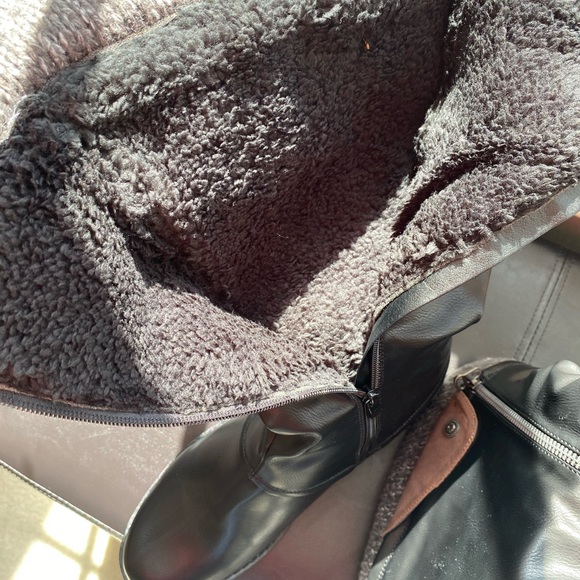 Faux fur lined boots with a regular 1/2 inch heal. - Picture 4 of 7